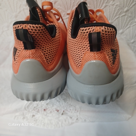 Adidas Men Size 10 Peach and Black Sneakers - Picture 10 of 11